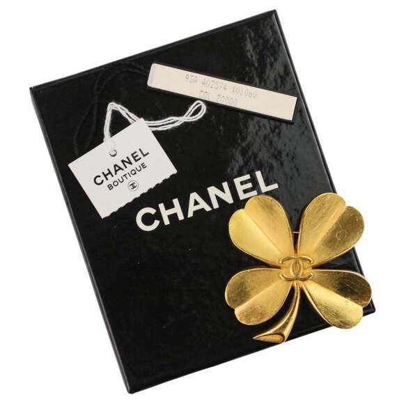 CHANEL Vintage Gold Logo Brooch - Picture 14 of 14